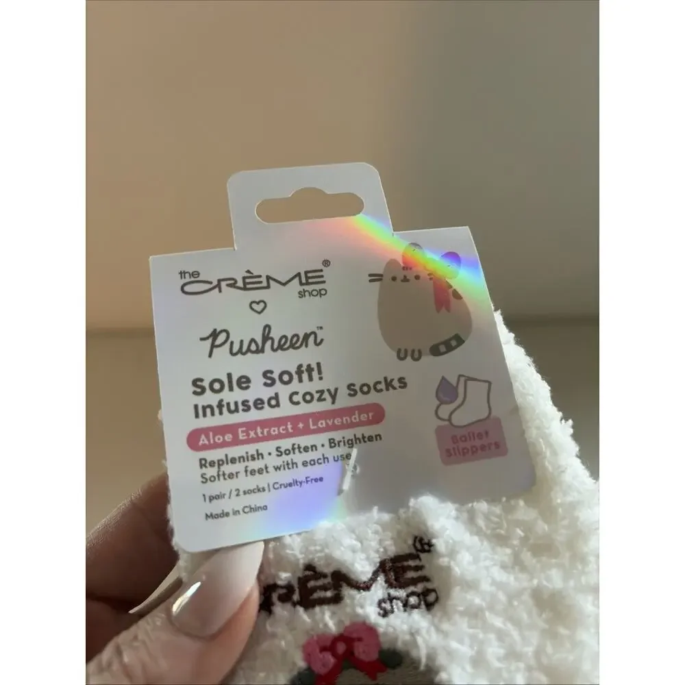 THE CREME SHOP PUSHEEN SOLE SOFT INFUSED SOCKS ALOE, WHITE, STARS NEW